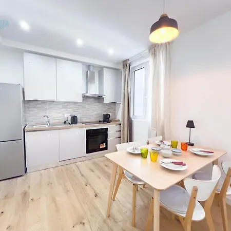 Blue Palace 5e Tirabora Short Rent דירה