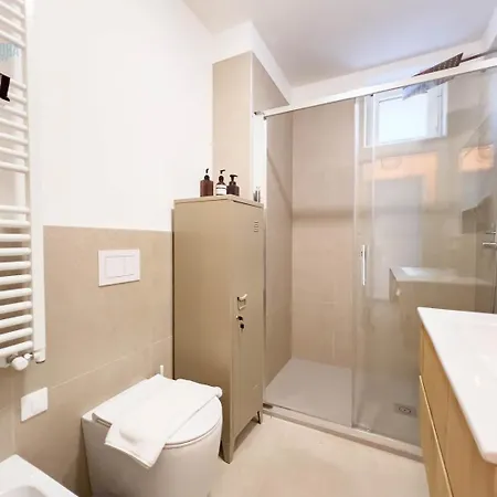 Appartamento Blue Palace 5e Tirabora Short Rent Trieste